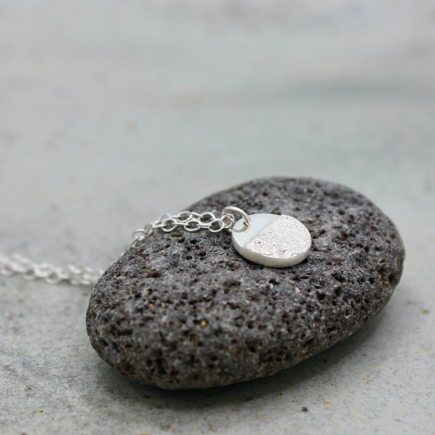 Small Àdduna Necklace | sand texture