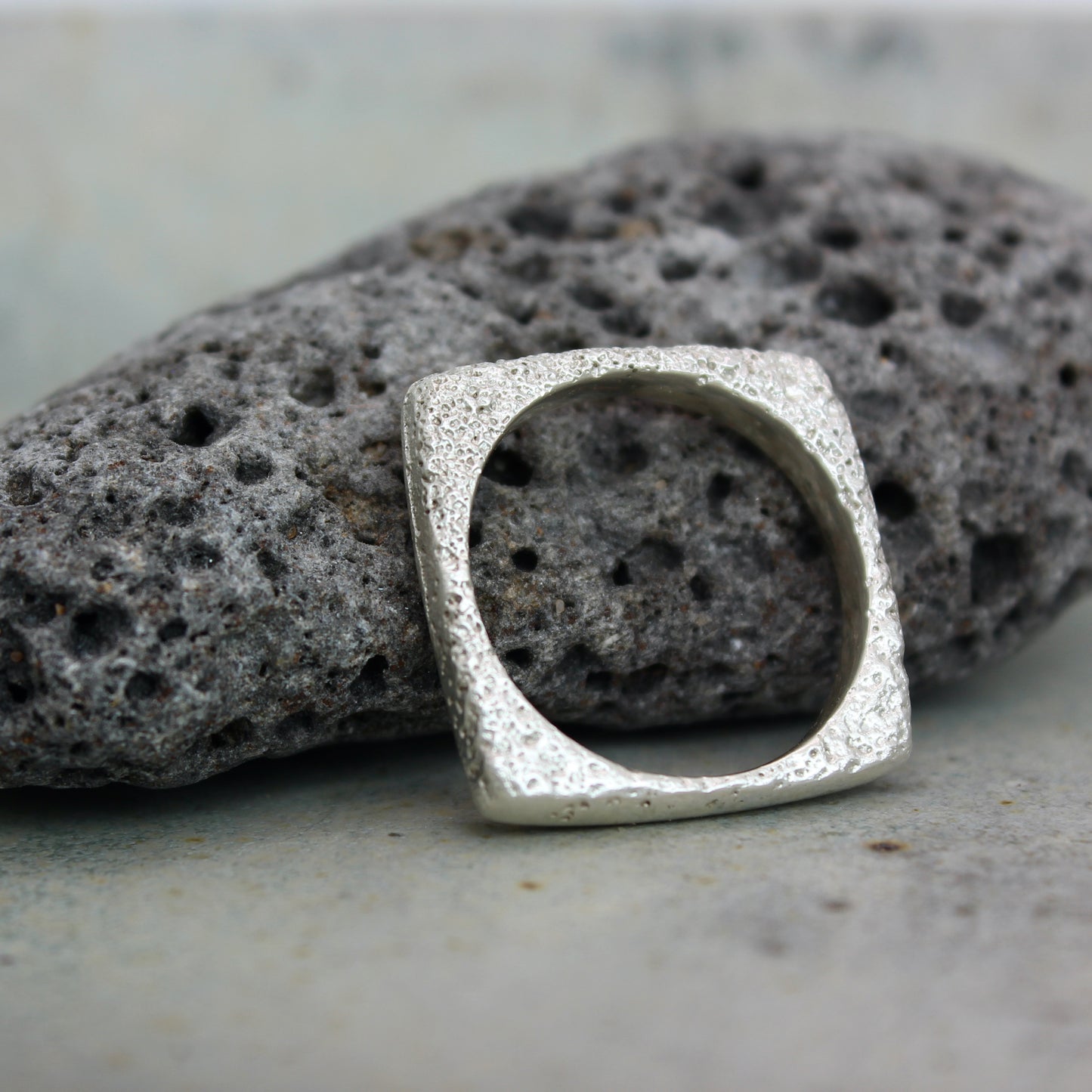 Kattan ring | sand texture