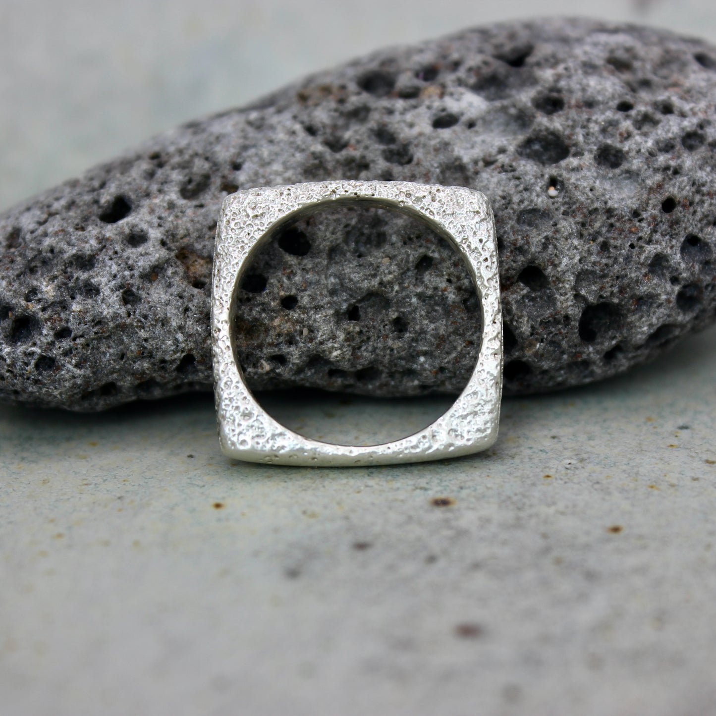 Kattan ring | sand texture