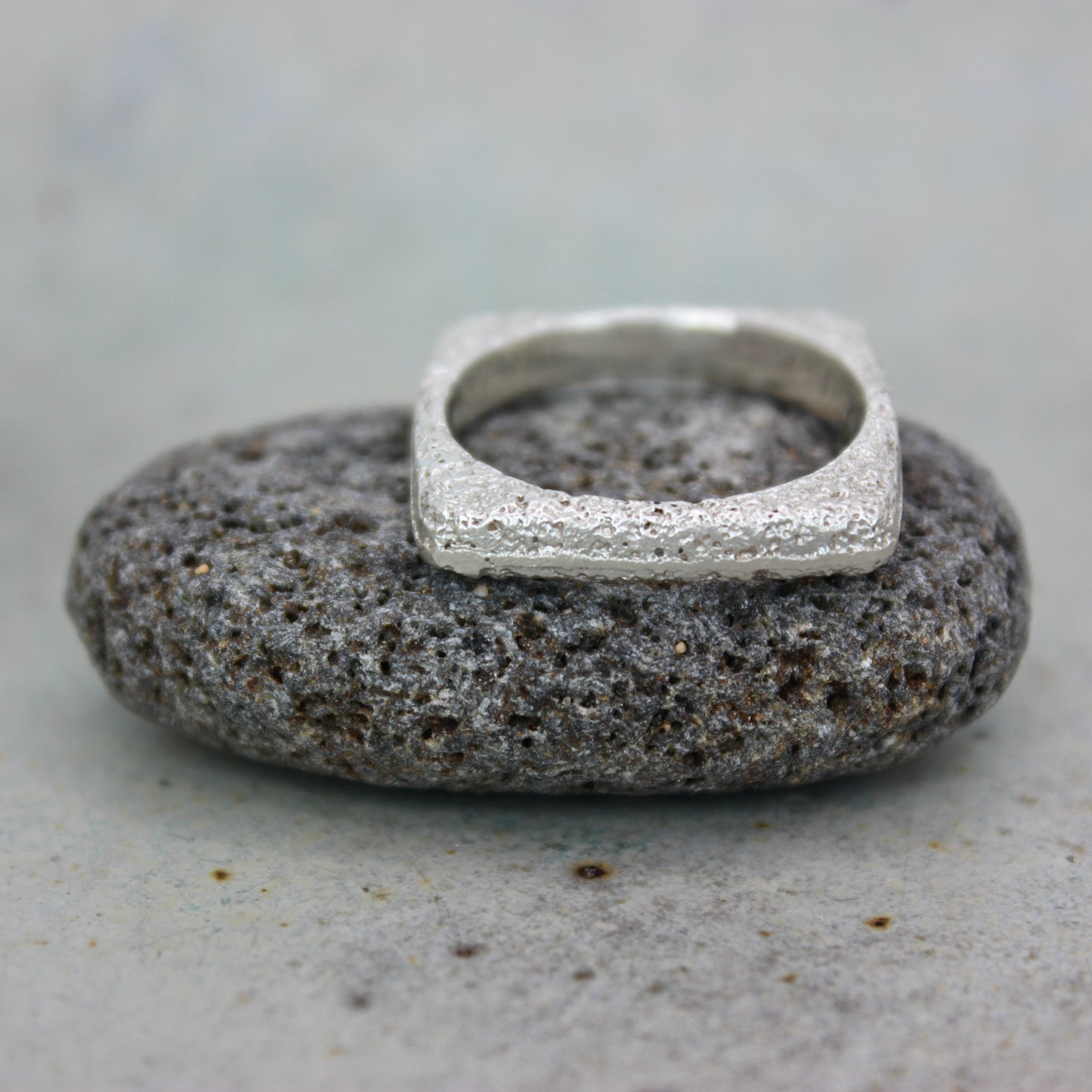 Kattan ring | sand texture