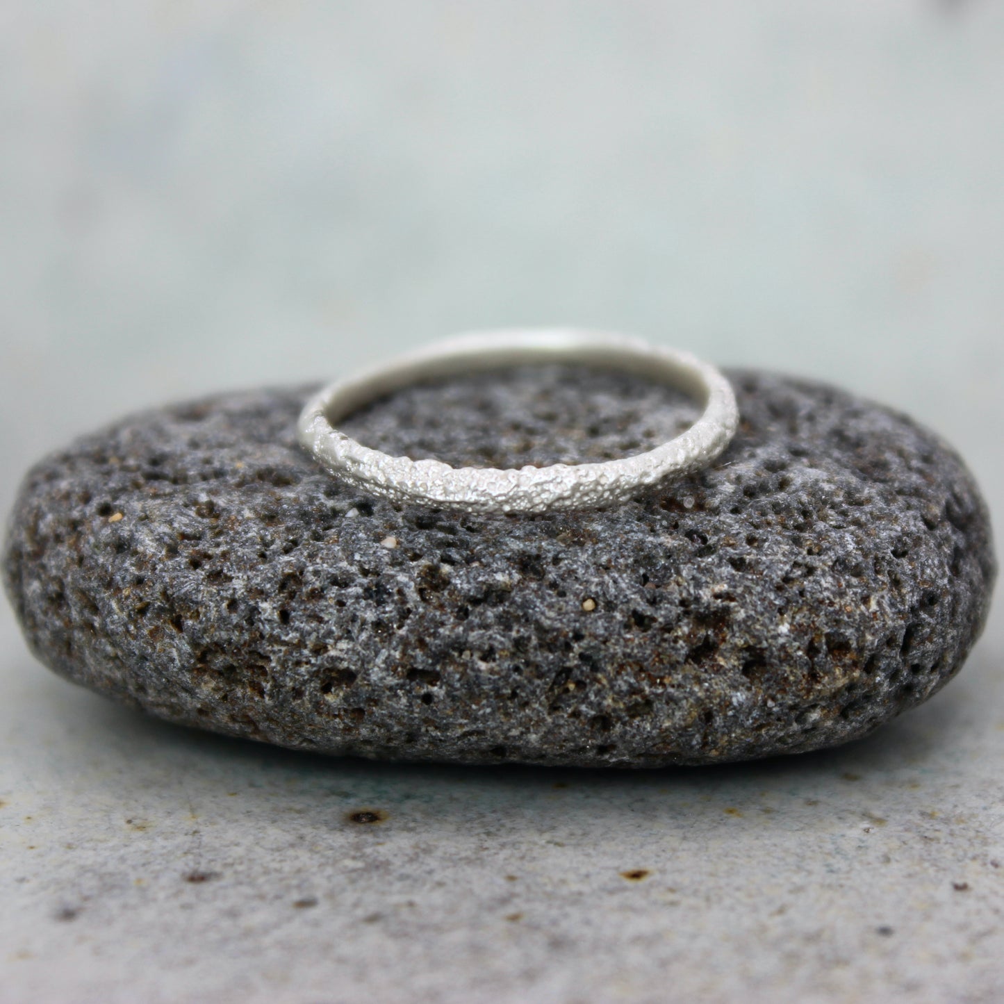 Tiny Mbégté ring | sand texture