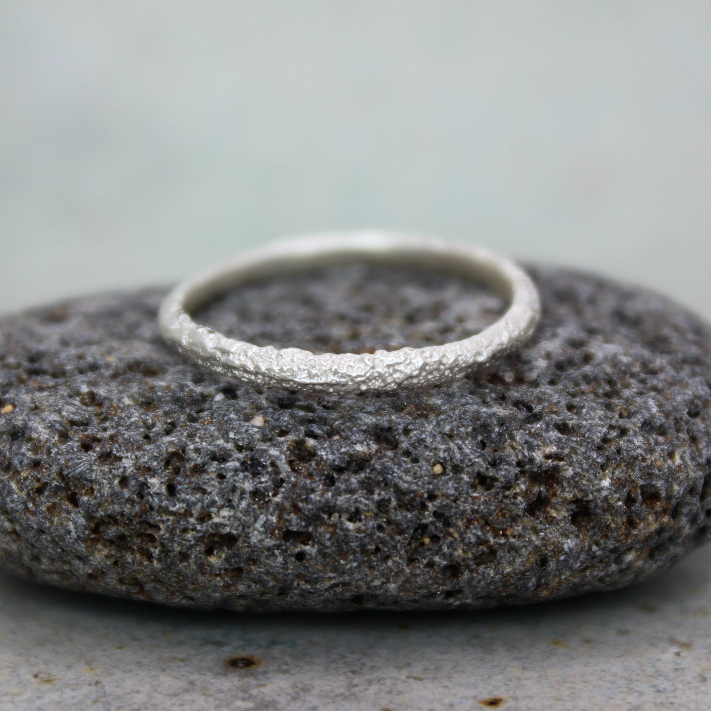 Tiny Mbégté ring | sand texture