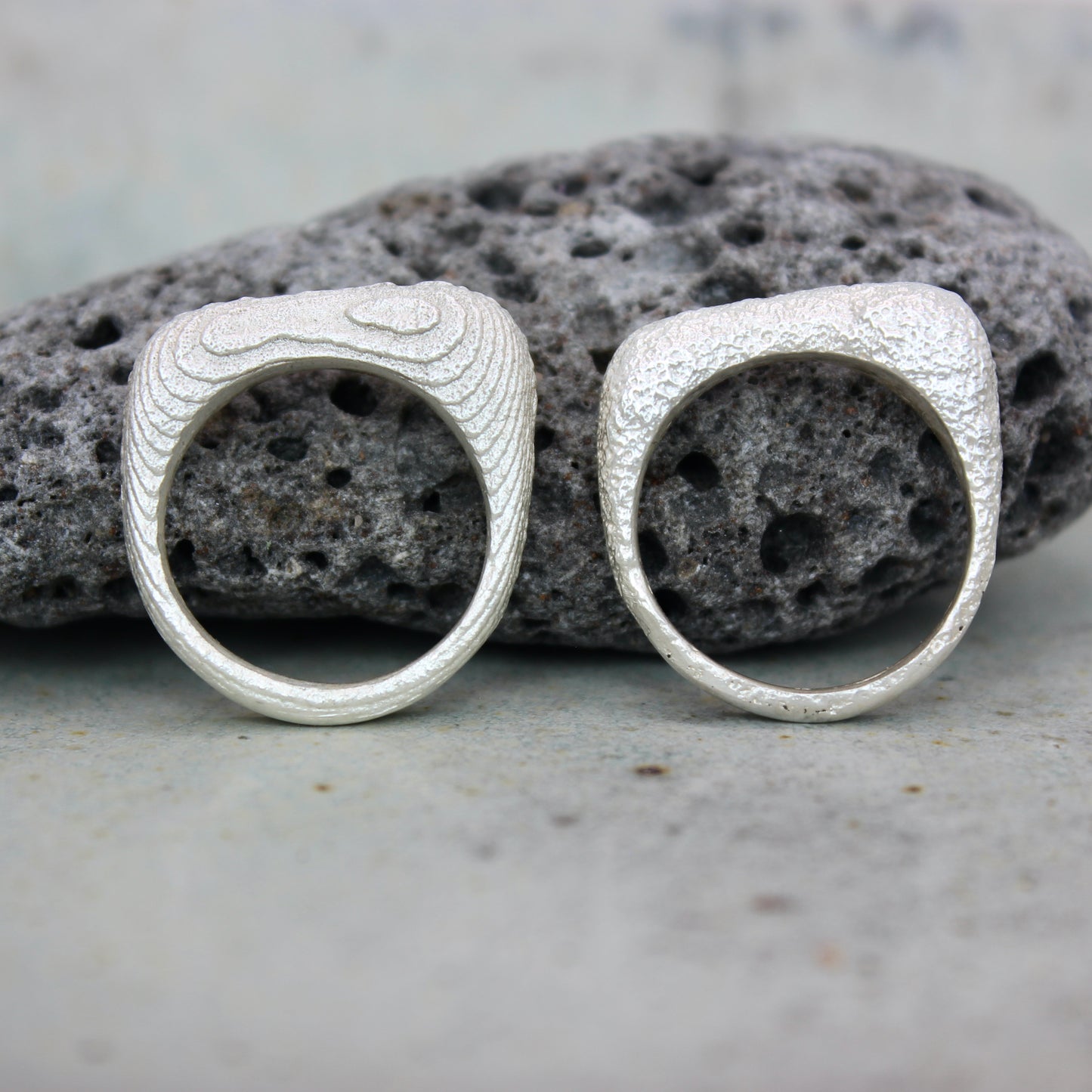 Jigéen Ring | sand texture