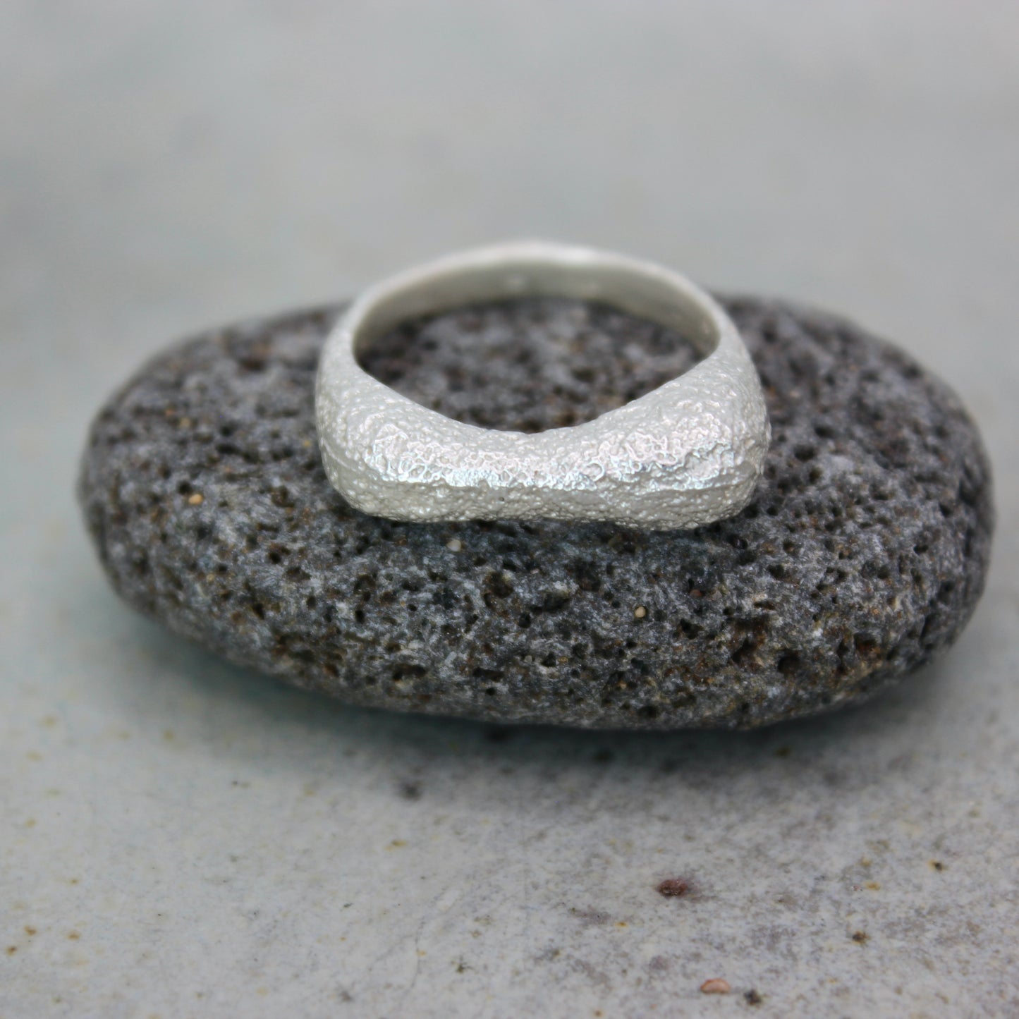 Jigéen Ring | sand texture