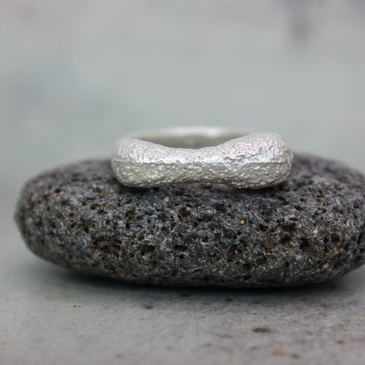 Jigéen Ring | sand texture