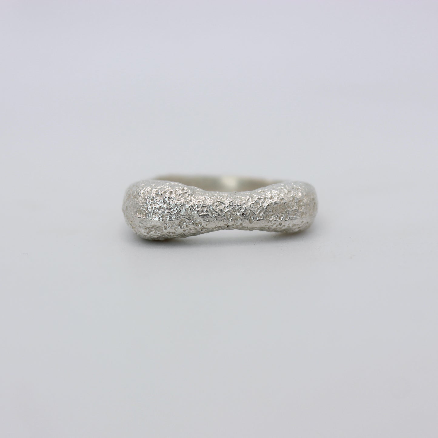 Jigéen Ring | sand texture