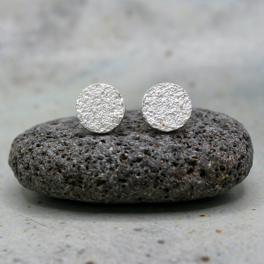 Small Àdduna studs | sand texture