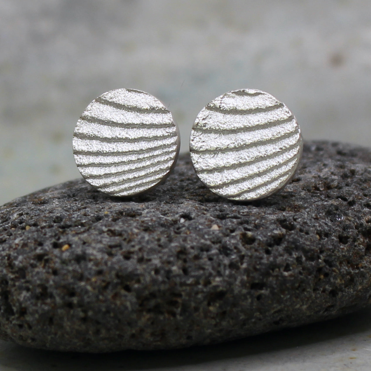 Small Àdduna studs | cuttlefish texture