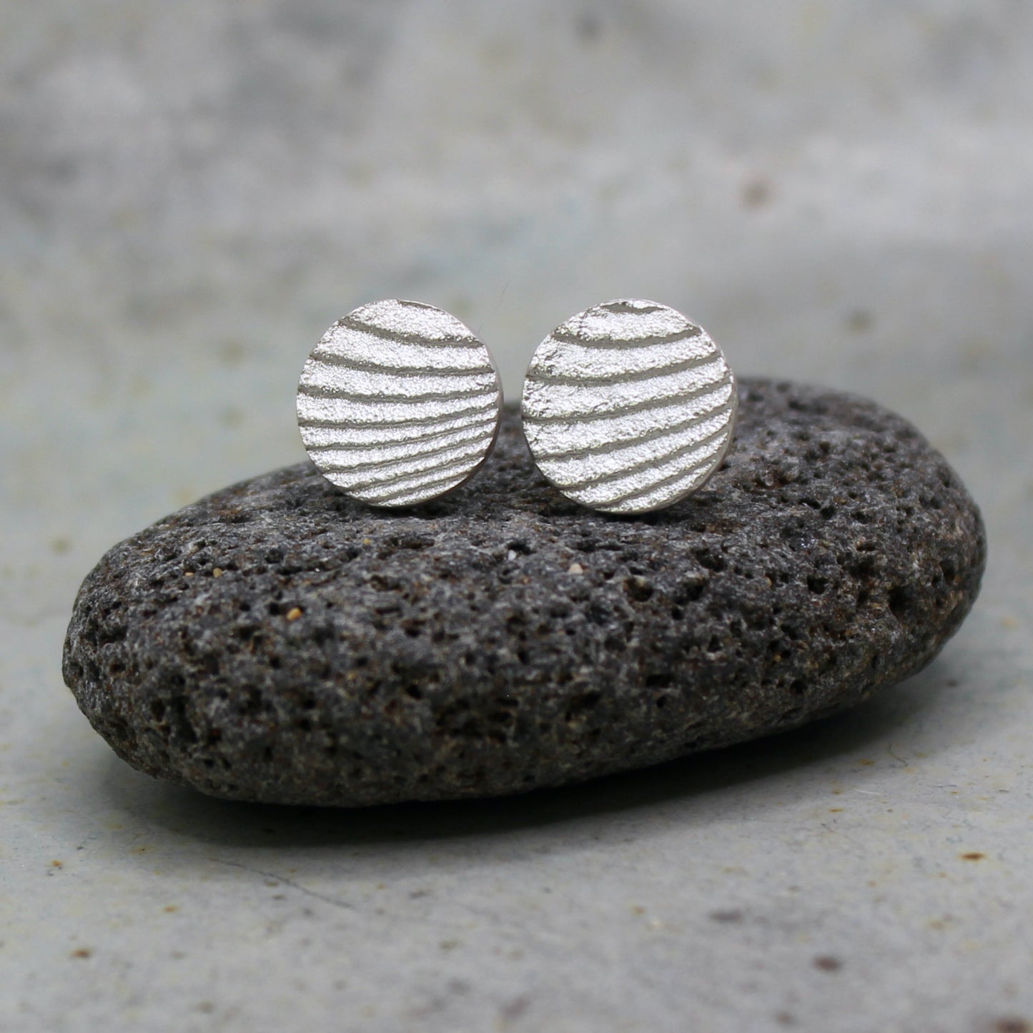 Small Àdduna studs | cuttlefish texture