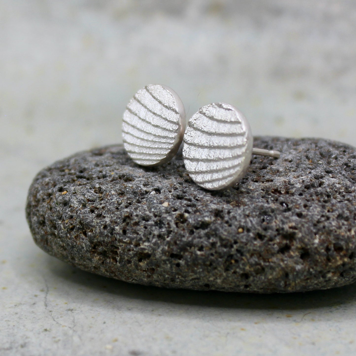 Small Àdduna studs | cuttlefish texture