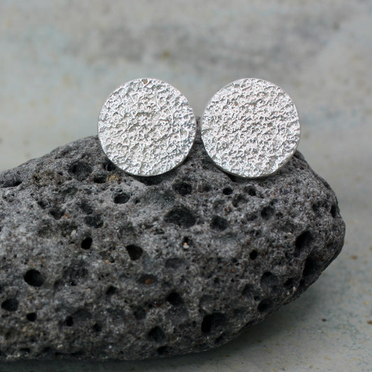 Àdduna studs | sand texture