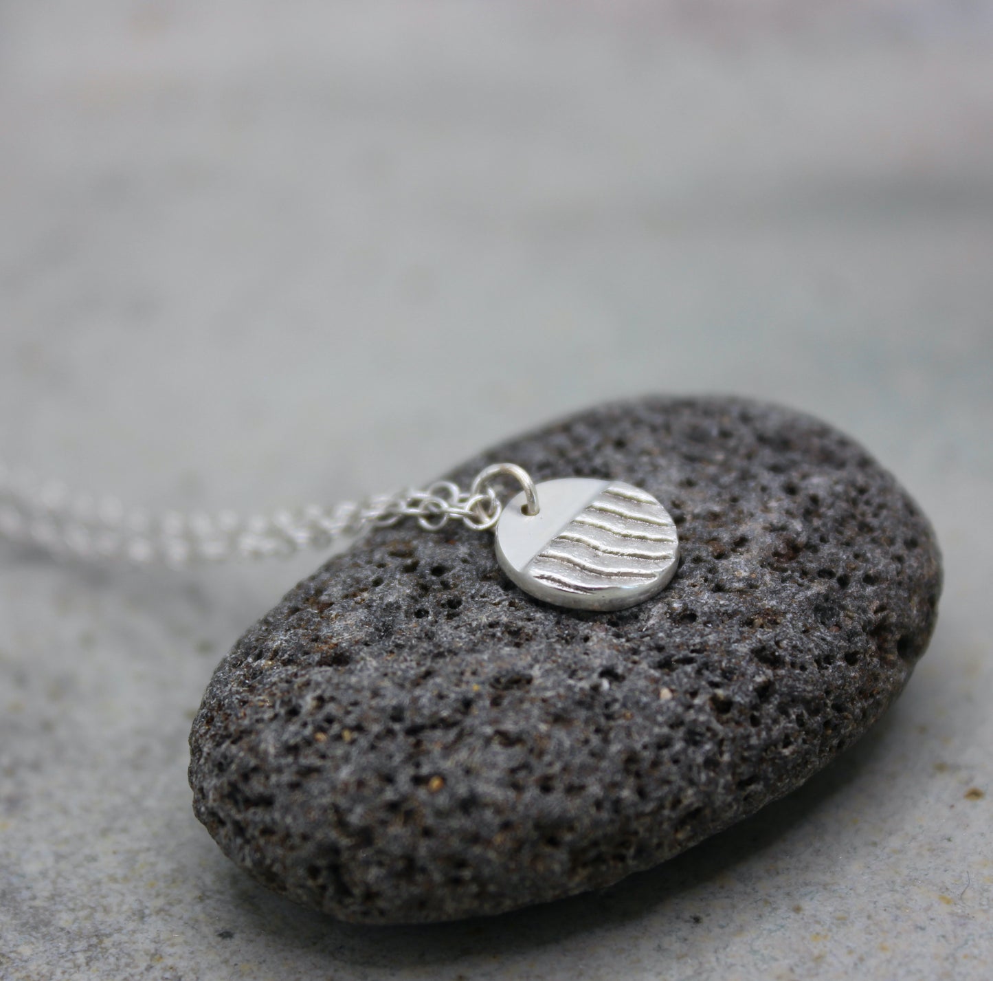 Small Àdduna Necklace | cuttlefish texture