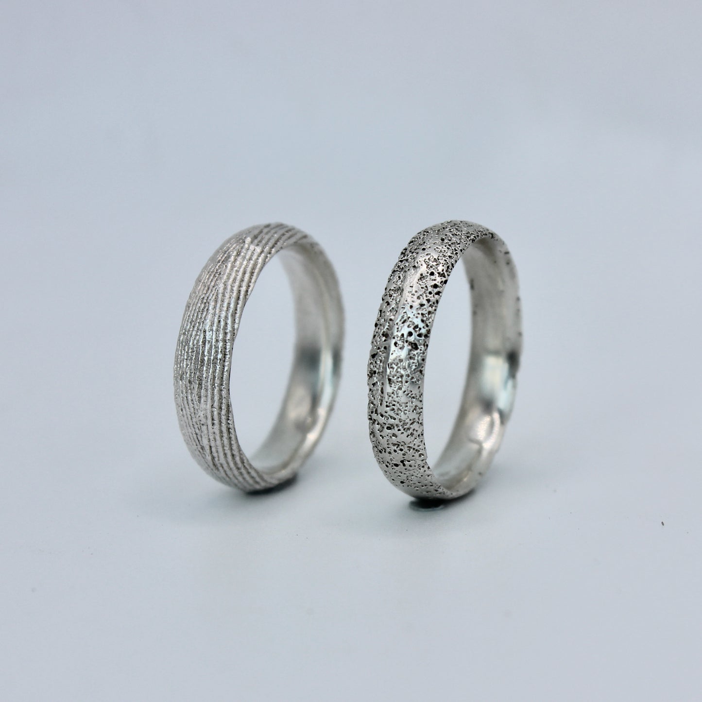 Mbégté ring | sand texture