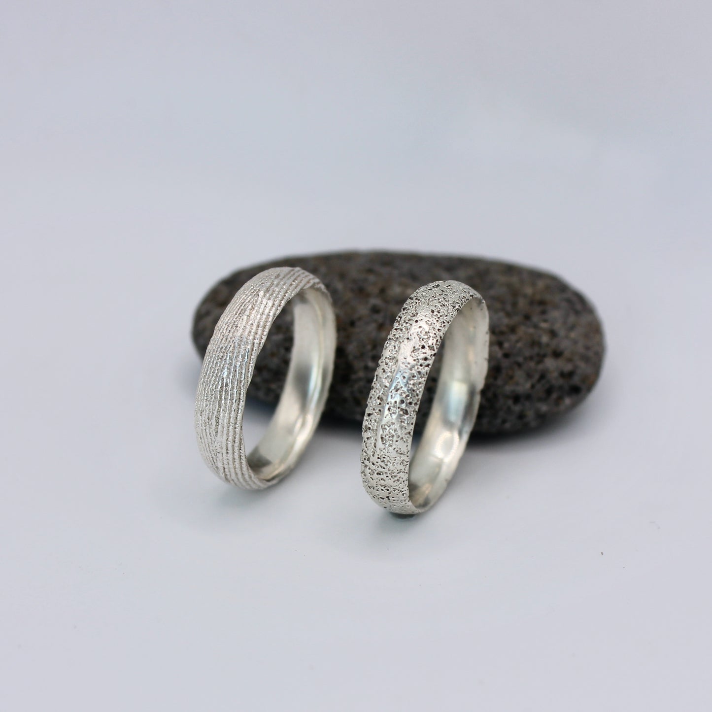 Mbégté ring | sand texture