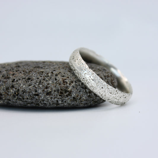 Mbégté ring | sand texture